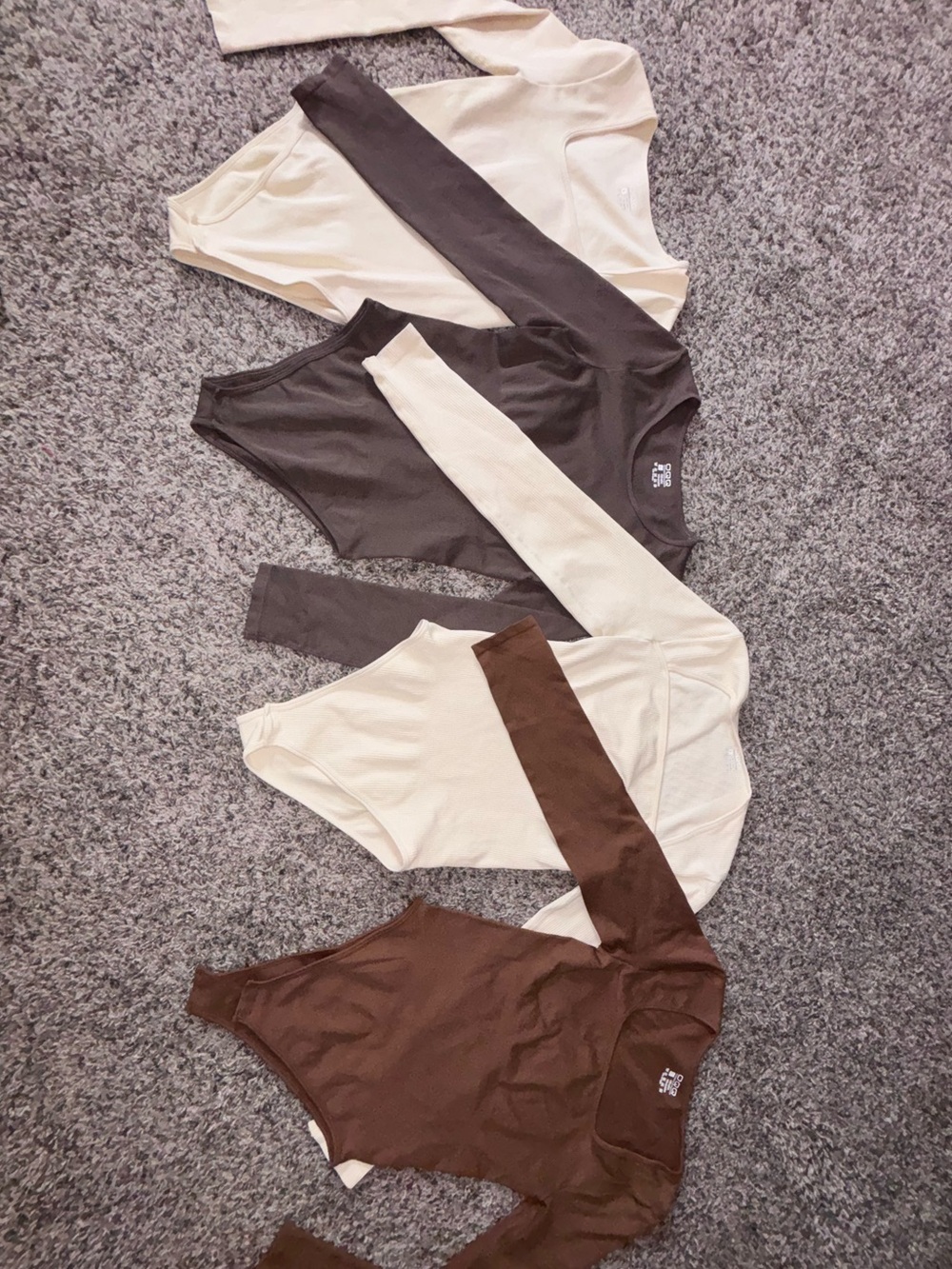 5 OQQ Women's Long-Sleeve Bodysuit - 3 Cream, 1 Brown, 1Dark Brown (5 pack)